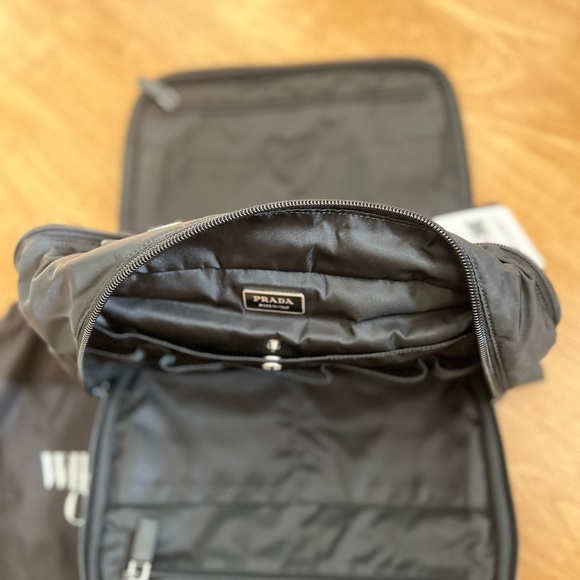 Prada Signature Black Essential Bag with leather strap - Picture 4 of 8